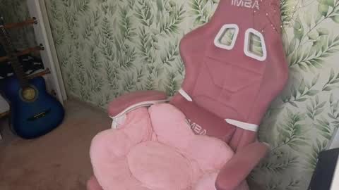 1_kourtney_love_1 online show from April 13, 10:38 am