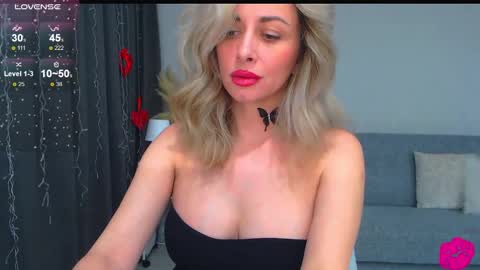 Snapshot of 1sweetvictoria chatting on January 19, 3:21 pm Victoria online show from January 19, 3:21 pm