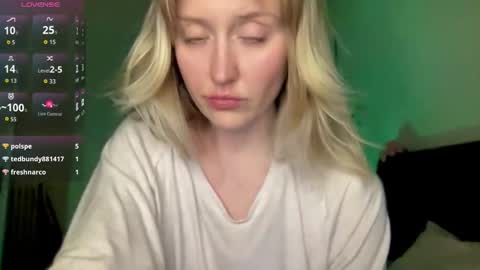 Snapshot of 2kepler22b chatting on October 29, 8:22 pm  . online show from October 29, 8:22 pm