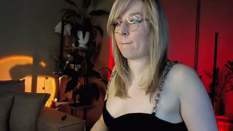 Snapshot of 5_in_one chatting on December 17, 5:07 am Sunshine online show from December 17, 5:07 am