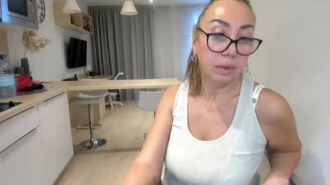 8ciara online show from November 20, 8:04 am