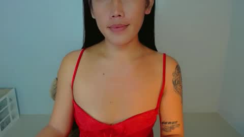 Pearl  online show from April 14, 12:00 am