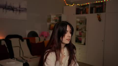 Lili online show from June 3, 5:29 pm