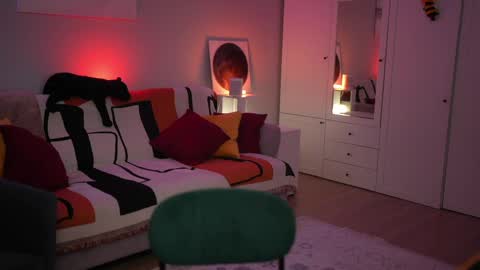 Lili online show from March 24, 8:20 am