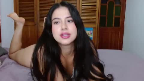 Snapshot of _caylee_ chatting on October 21, 12:03 am Antonella online show from October 21, 12:03 am