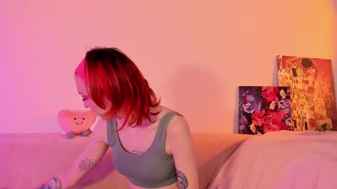 Snapshot of _ccrystaa_ chatting on February 14, 4:04 am Christina Chris online show from February 14, 4:04 am