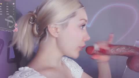 Snapshot of _chatur_babe chatting on December 11, 4:20 pm Angelina online show from December 11, 4:20 pm