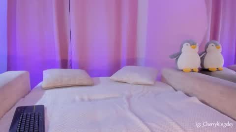 Cherrykingsley online show from September 22, 2:43 am