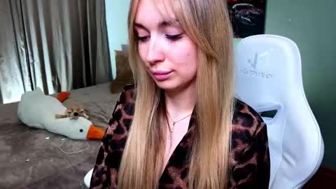 _crystal_moon_1 online show from February 15, 12:46 am