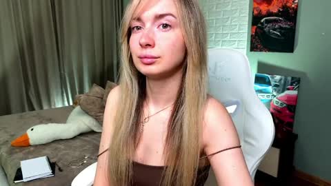 _crystal_moon_1 online show from April 10, 7:53 pm