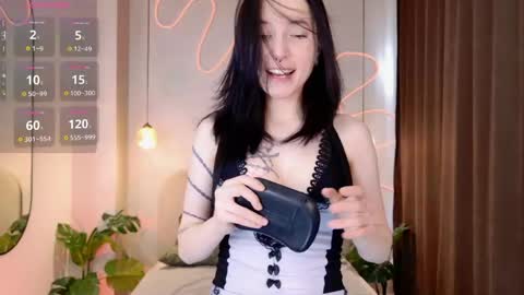 Kate online show from April 8, 2:52 pm