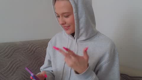 DemiDee online show from March 13, 8:15 am