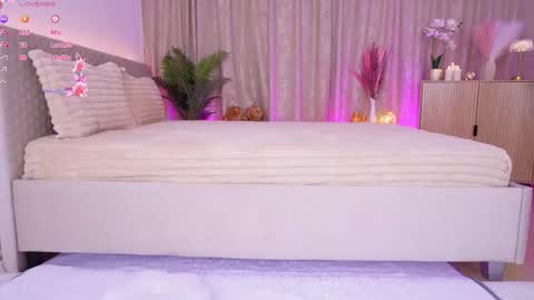 Just Dia online show from January 11, 6:24 pm