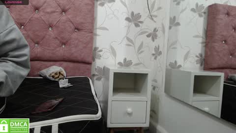 Eimy online show from December 10, 11:11 am