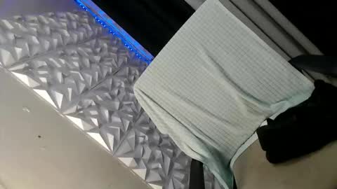 _ellen24 online show from December 5, 2:51 pm