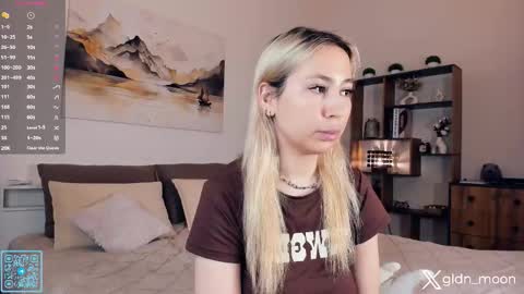 Snapshot of _golden_moon_ chatting on September 19, 6:07 pm Rina online show from September 19, 6:07 pm