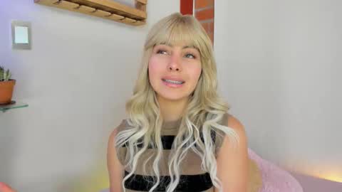 Snapshot of _hottie__ chatting on September 9, 5:24 pm _hottie__ online show from September 9, 5:24 pm