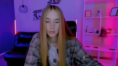 _kellykitten_ online show from May 11, 8:49 am