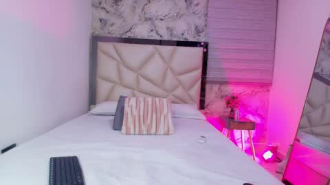 Kendall online show from April 22, 3:03 am