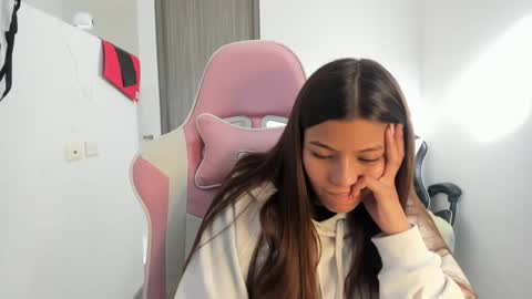 khloe sweet online show from November 4, 8:58 pm