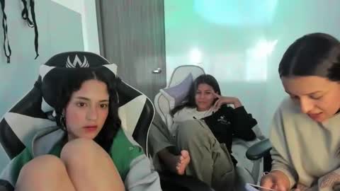 khloe sweet online show from November 11, 9:01 pm