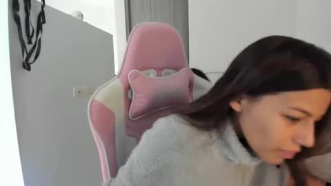 khloe sweet online show from October 28, 6:35 pm