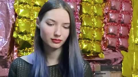 _kikiclark_ online show from April 3, 5:11 pm