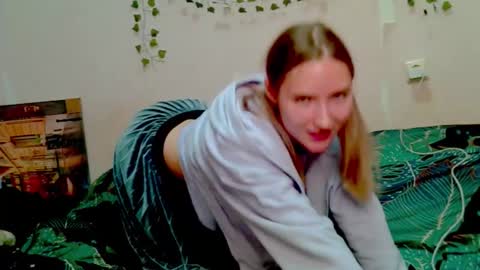 _kikiclark_ online show from November 27, 9:06 pm