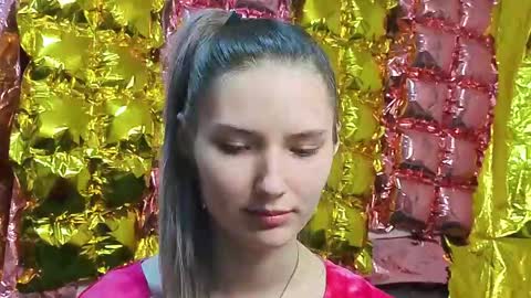 _kikiclark_ online show from April 17, 9:50 pm