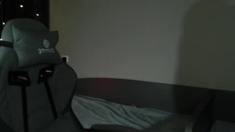 _lalune_ online show from January 8, 6:34 pm