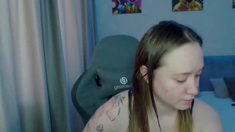 _lalune_ online show from February 10, 6:31 am