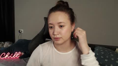 _lalune_ online show from November 25, 9:04 pm