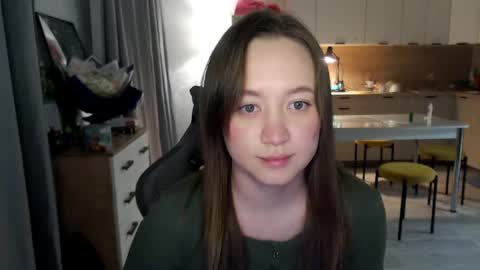 _lalune_ online show from April 19, 6:10 pm