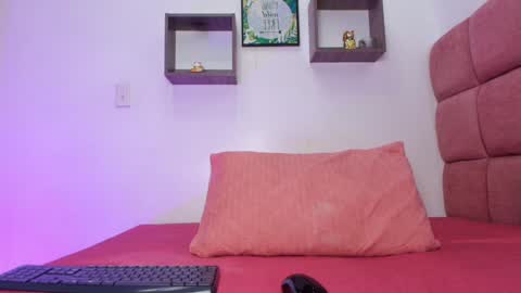Snapshot of _lorrayne_ chatting on February 8, 11:55 am Lorrayne online show from February 8, 11:55 am