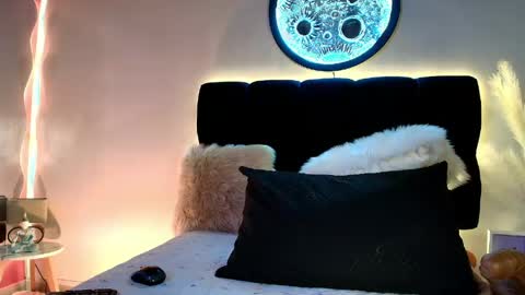 Lorrayne online show from May 3, 12:30 pm