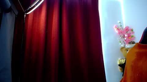 _luna10 online show from December 13, 9:43 pm