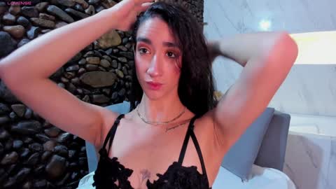 Snapshot of _luna_dupont_ chatting on December 4, 12:25 pm  Luna  online show from December 4, 12:25 pm