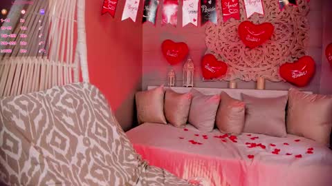 Snapshot of _luna_dupont_ chatting on February 14, 2:02 pm  Luna  online show from February 14, 2:02 pm