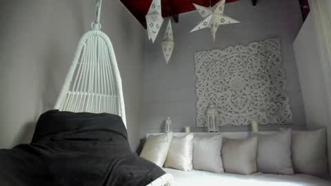 Snapshot of _luna_dupont_ chatting on February 2, 2:34 pm  Luna  online show from February 2, 2:34 pm