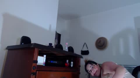 _lunagold_ online show from February 7, 1:59 pm