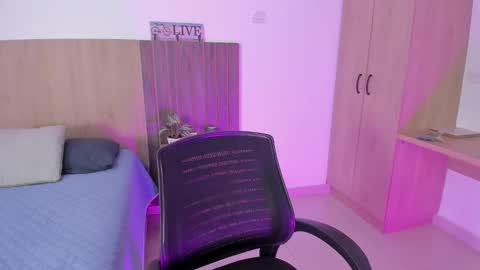 Snapshot of _miamiller_ chatting on September 17, 8:07 pm _miamiller_ online show from September 17, 8:07 pm