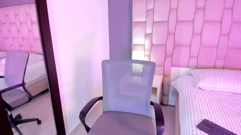 Snapshot of _miamiller_ chatting on October 8, 8:13 pm _miamiller_ online show from October 8, 8:13 pm