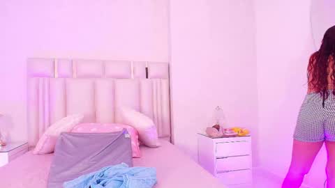 Mia  online show from March 5, 12:01 pm