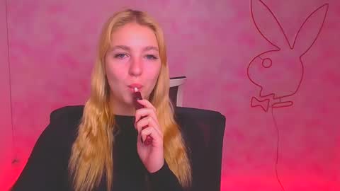 Melanie online show from December 20, 7:22 am