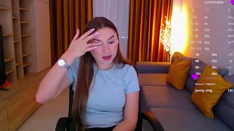 Mia online show from November 6, 9:59 am