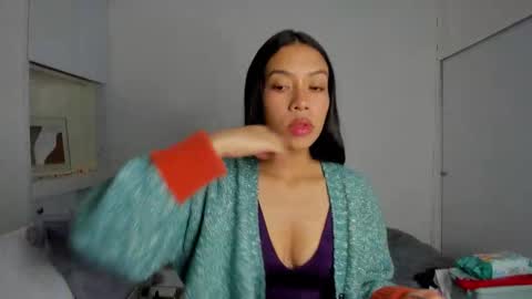 independent model natha online show from February 4, 4:48 am