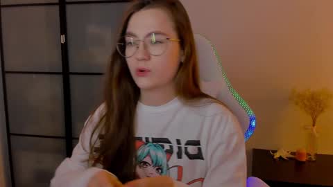 Mia with a big heart  online show from December 4, 4:32 am