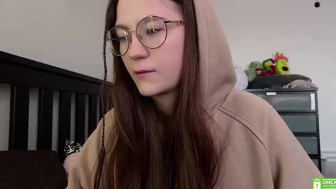 Mia with a big heart  online show from March 10, 3:01 am