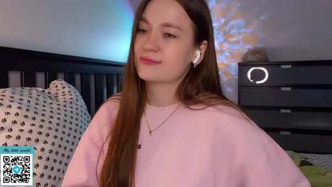 Mia with a big heart  online show from September 9, 1:33 pm