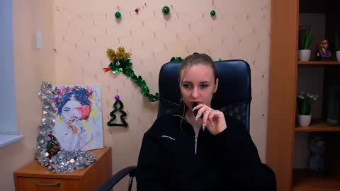 Snapshot of _nicole_new chatting on December 14, 12:44 pm Nica online show from December 14, 12:44 pm